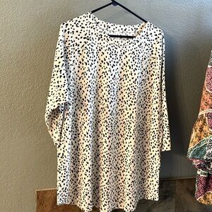 NWOT Women’s Tickled Teal 2x Tunic Black/white